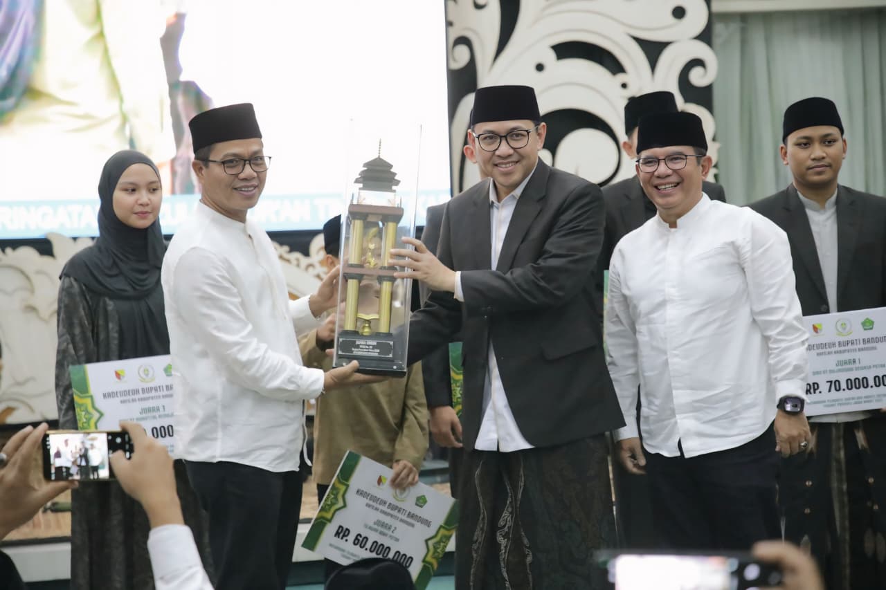 Peringatan Nuzulul Qur'an, Kang DS: Al-Our'an Harus Jadi Pedoman Aksi Nyata Sejalan Visi Bandung BEDAS