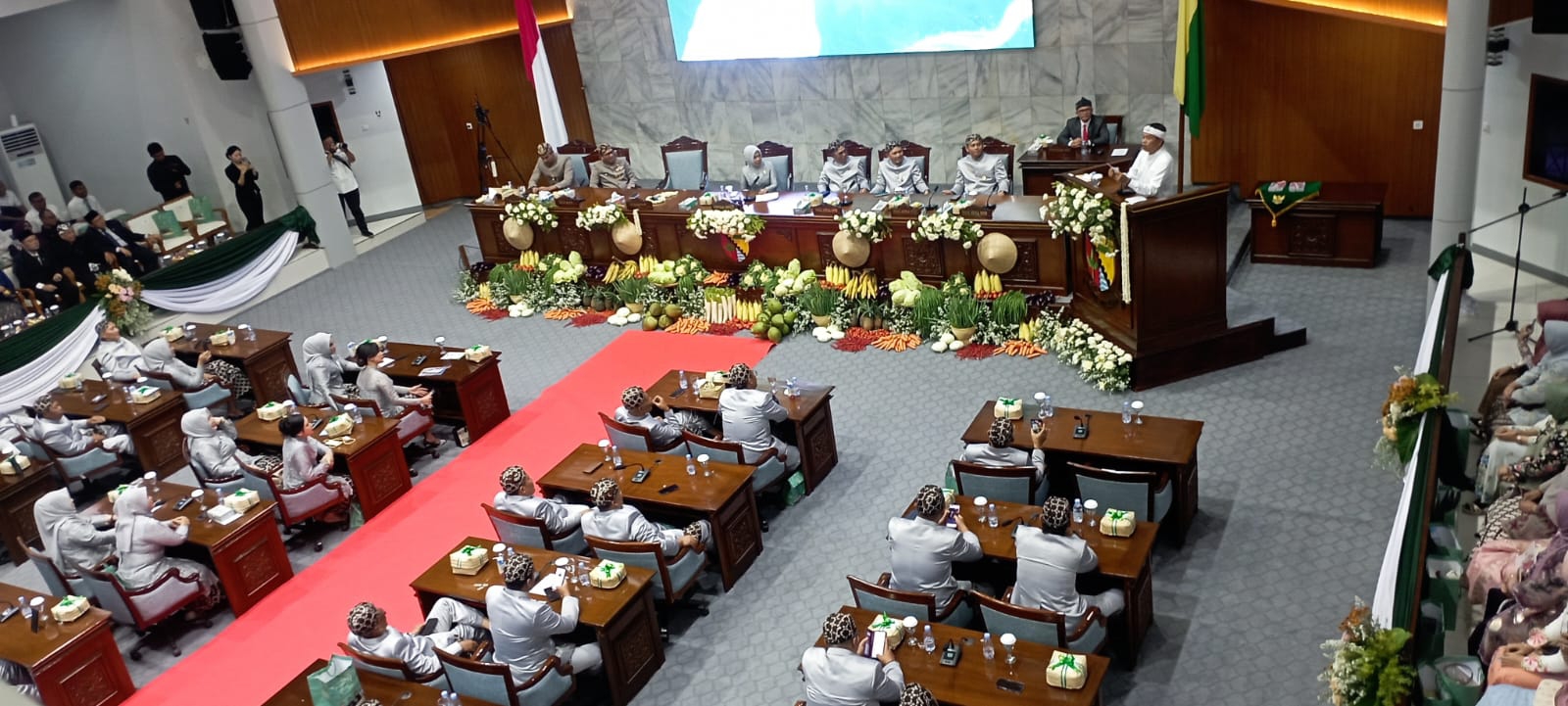 Rapat Paripurna Hari Jadi ke 385, KDS dan KDM Komitmen Atasi Banjir dan Tata Ruang Kabupaten Bandung