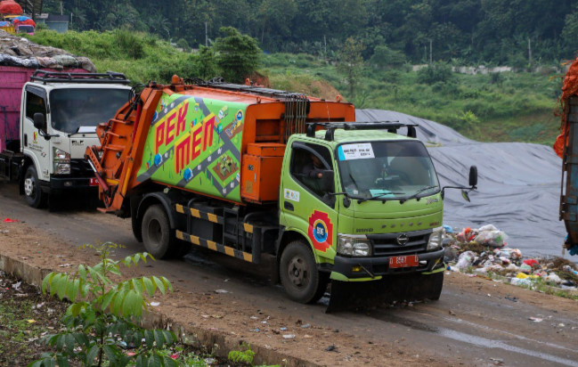Pengangkutan ke TPA Sarimukti Kembali Berjalan, Penanganan Sampah Berangsur Normal