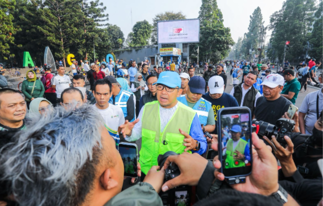 Sapu-Sapu Bandung Jadi Rutinitas Baru: Libatkan 4.600 Orang