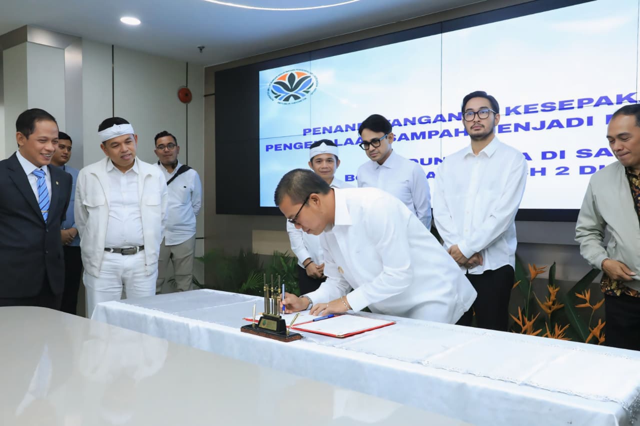 Menuju Zero Waste, Bupati Bandung Teken MoU PSEL Sarimukti