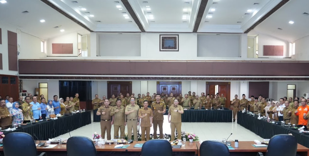 Bupati Bandung Tekankan Seluruh Perangkat Daerah Hingga Perumda Respon Cepat Kebutuhan Air Bersih dan Potensi Krisis Pangan