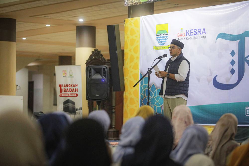 Safari Ramadan, Farhan Ajak Warga Bandung Atasi Sampah dan Perkuat Generasi Muda