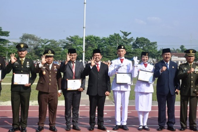 Paskibraka Teladan Raih Penghargaan dari Bupati Sumedang