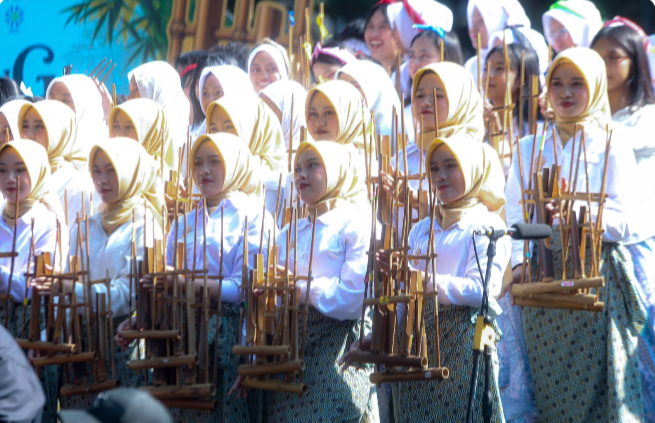 Ade Astrid dan 500 Musisi Meriahkan Bandung Kota Angklung Festival 2026