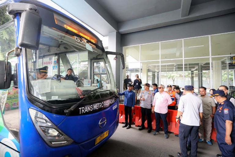 Halte BRT Mulai Dikerjakan, 232 Titik Tersebar di Kota Bandung