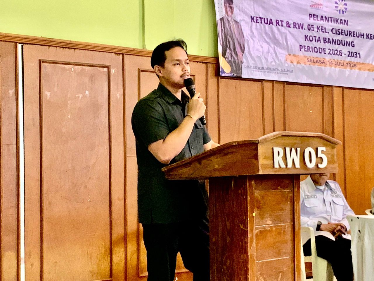 Kang Ulung Motivasi Pengurus RT-RW Baru Wujudkan Ciseureuh yang Maju dan Harmonis