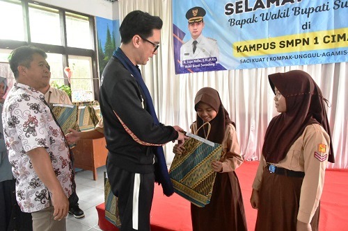 Pemkab Sumedang Mulai Salurkan Bantuan Pendidikan