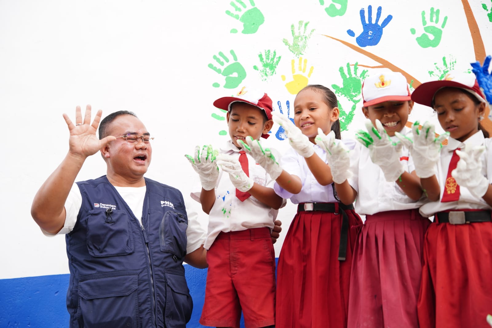 Kala Anak Nasabah PNM Mekaar Berkata “Orang Tua Saya Berjuang di Sawah, Saya Berjuang di Sekolah”