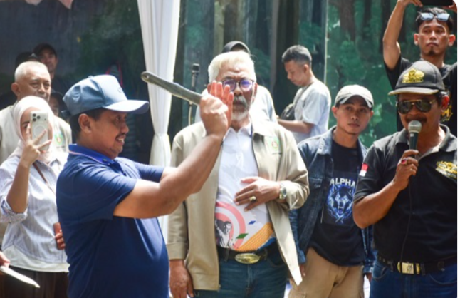 Kejuaraan Lempar Pisau dan Kampak Bupati Sumedang Cup Diikuti 130 Peserta