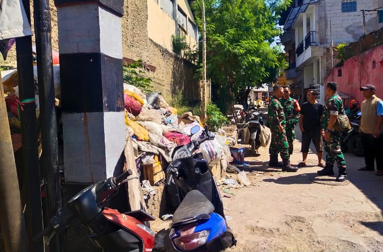 DLH Kota Cimahi Sasar Tumpukan Sampah Liar