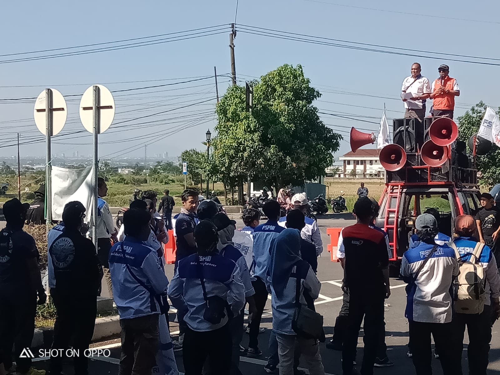 Tuntut SK Segera Terbit, Ratusan Massa FSPMI Lakukan Unjuk Rasa, Ini Kata Disnaker Kabupaten Bandung