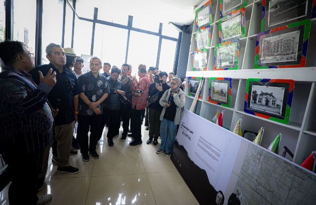 Arsip Sejarah Diolah dengan AI, 'Bandung Milestone' Tawarkan Cara Baru Membaca Masa Lalu