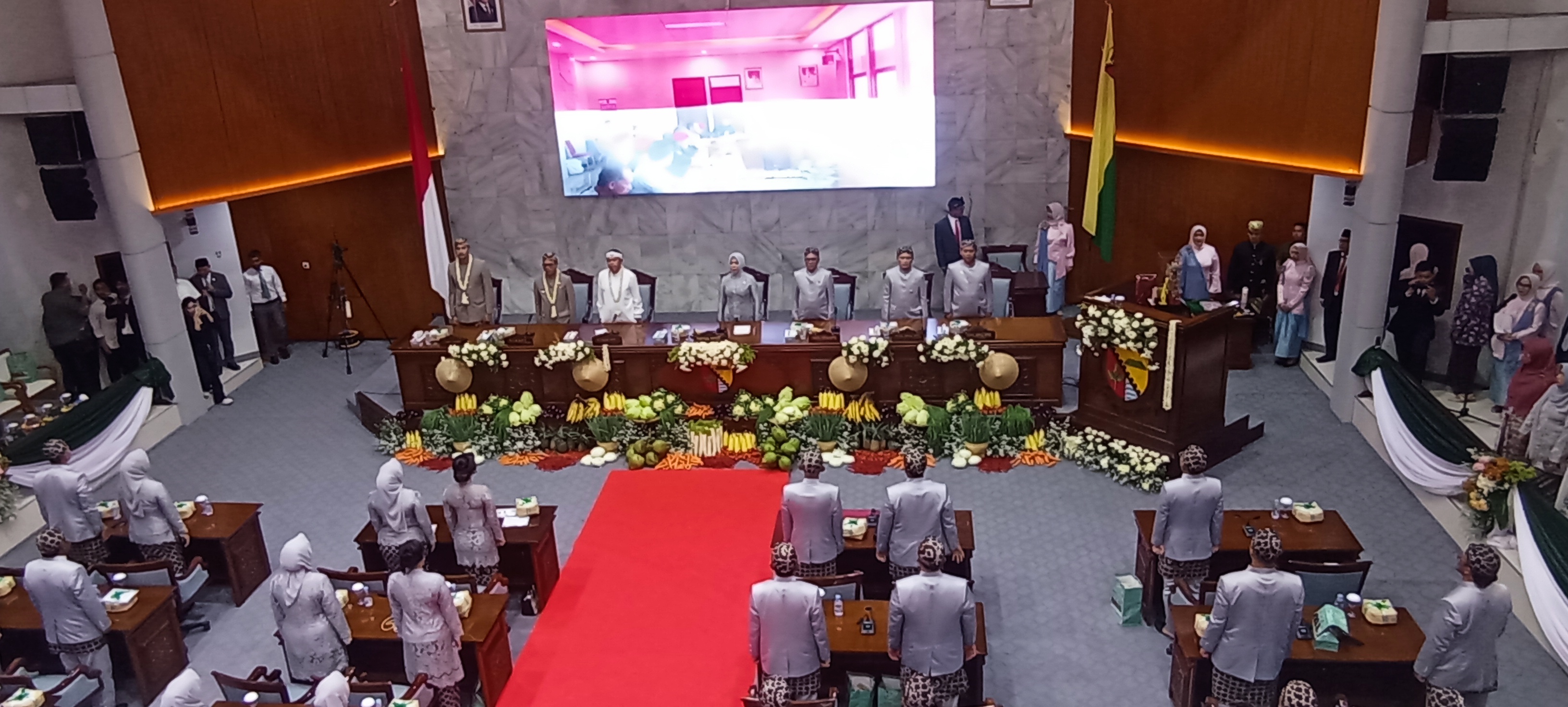 DPRD Kabupaten Bandung Gelar Rapat Paripurna HUT ke-385 "Ngarawat Lembur, Ngaronjatkeun Zaman"