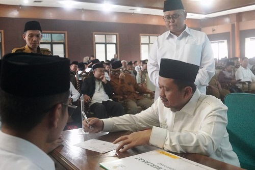 Bupati dan Wakil Bupati Sumedang Bayar Zakat Mal ke BAZNas