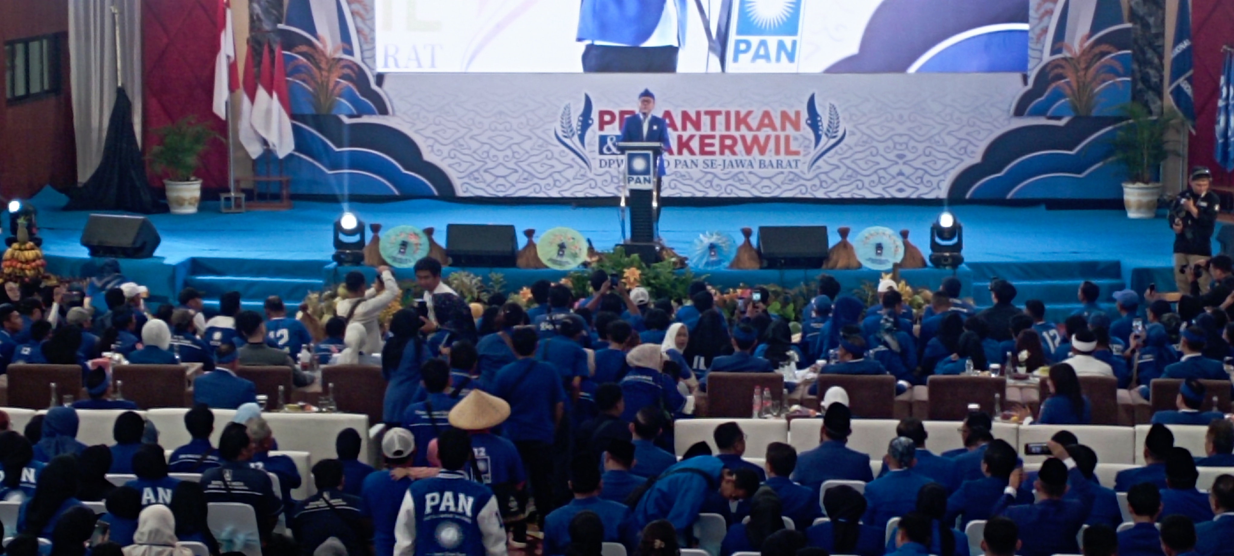 Zulkifli Hasan Lantik Pengurus DPW dan DPD PAN se-Jabar, Tekankan Posisi Tiga Besar di Pemilu 2029