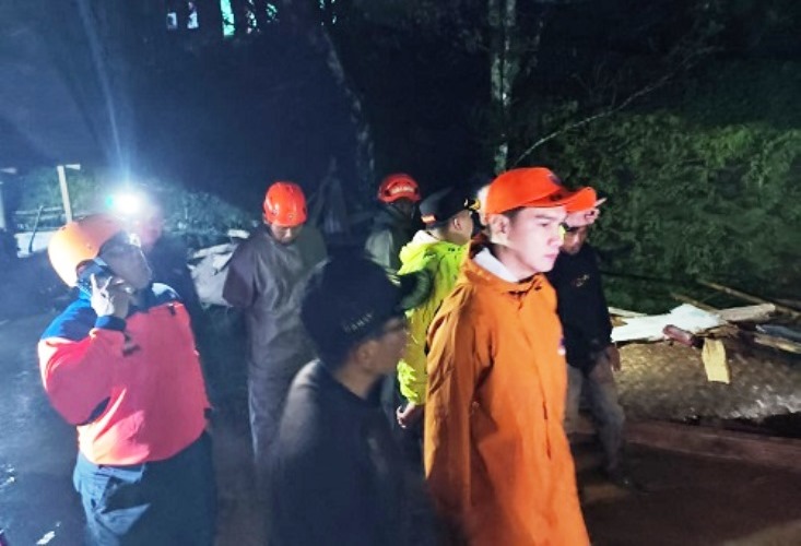 Wabup Sumedang Fajar Pantau Lokasi Bencana Longsor