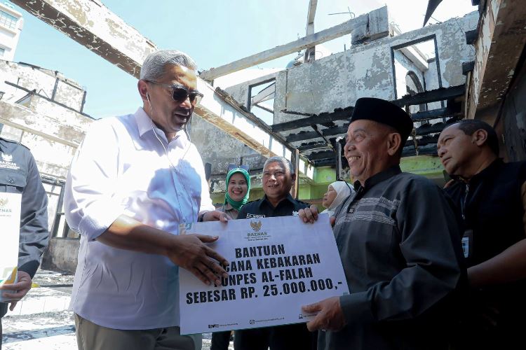 Wali Kota Salurkan Bantuan Baznas Rp25 Juta untuk Korban Kebakaran Ponpes Al-Falah Dago