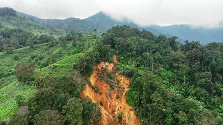 Pemkab Sumedang Lakukan Mitigasi Longsor Cisoka