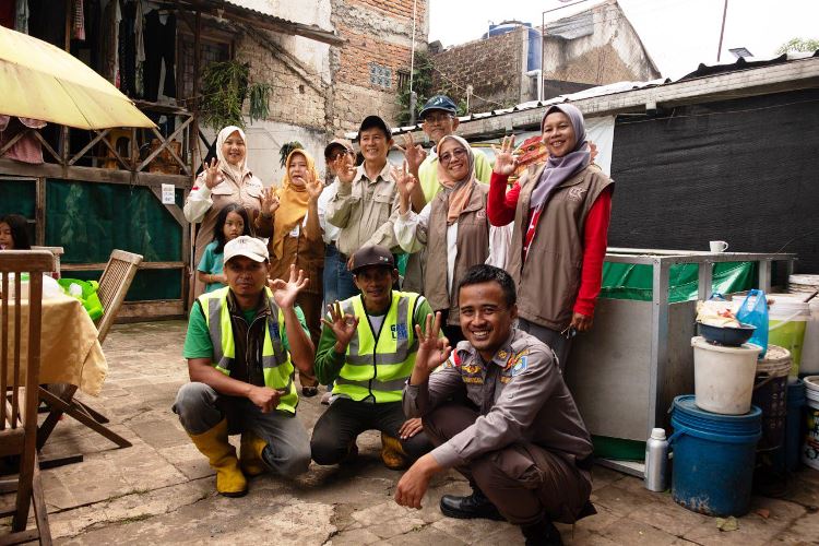 Sampah Organik Pasirlayung: Kolaborasi Warga, Maggot, dan Ternak Ayam