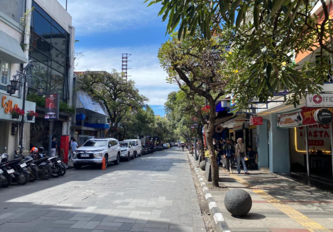 Wisata Bandung di H+1 Lebaran: Asia Afrika dan Braga Ramai, Arus Lalu Lintas Lancar