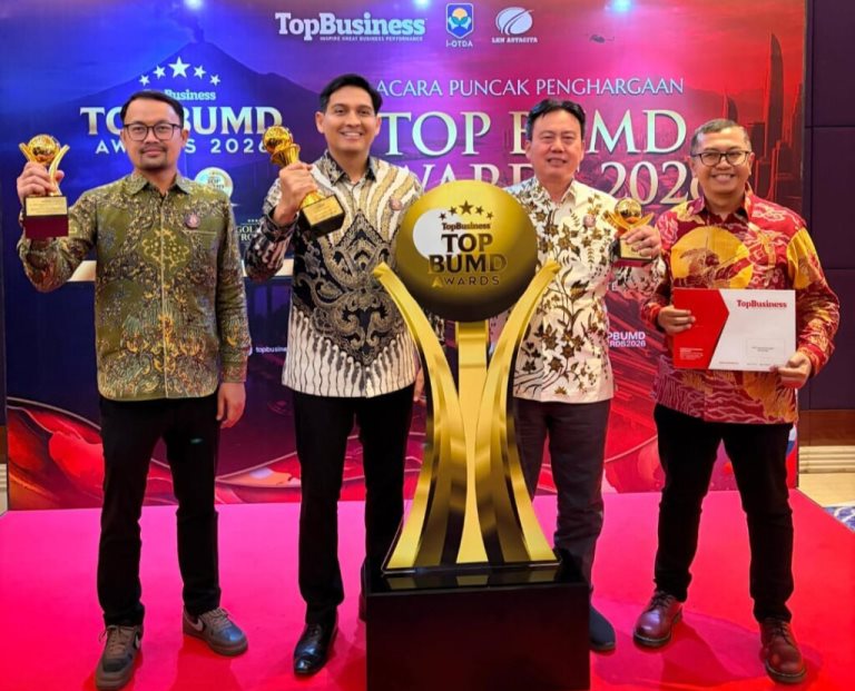 Bangun BUMD Secara Profesional, Bupati Lucky Hakim Raih TOP Pembina BUMD 2026