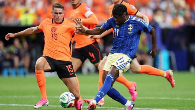 Tren Sepatu Warna Pink di Gelaran Piala Dunia 2026, Bukan Cuma Gaya Tapi Ini Alasannya