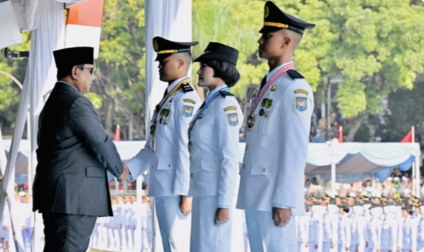 Mendagri Tito Dampingi Presiden Prabowo Lantik 1.204 Pamong Praja Muda IPDN