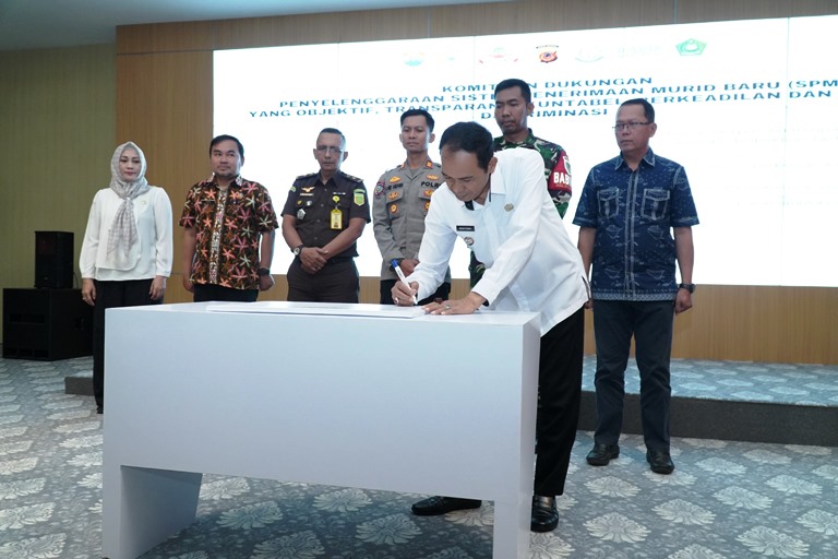Kick Off SPMB 2026/2027, Wali Kota Cimahi Larang Titip Menitip Calon Murid