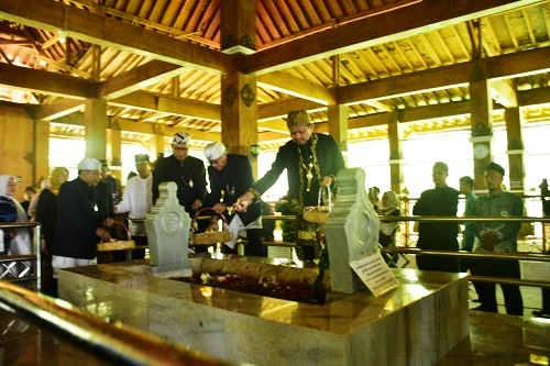 Peringati Hari Jadi ke-448, Bupati Dony Ziarah Ke Makam Raja Sumedanglarang