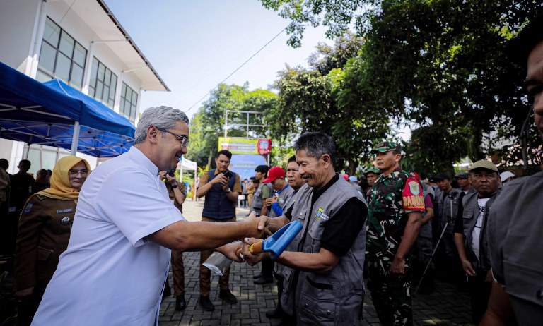 Dapat Tambahan Penghasilan, Warga Antusias Ikuti Program Padat Karya