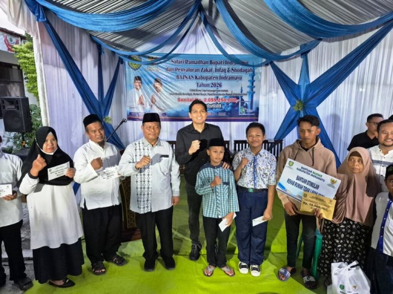 Safari Ramadan: Bupati Indramayu Salurkan Bantuan ZIS untuk Warga Lelea dan Terisi