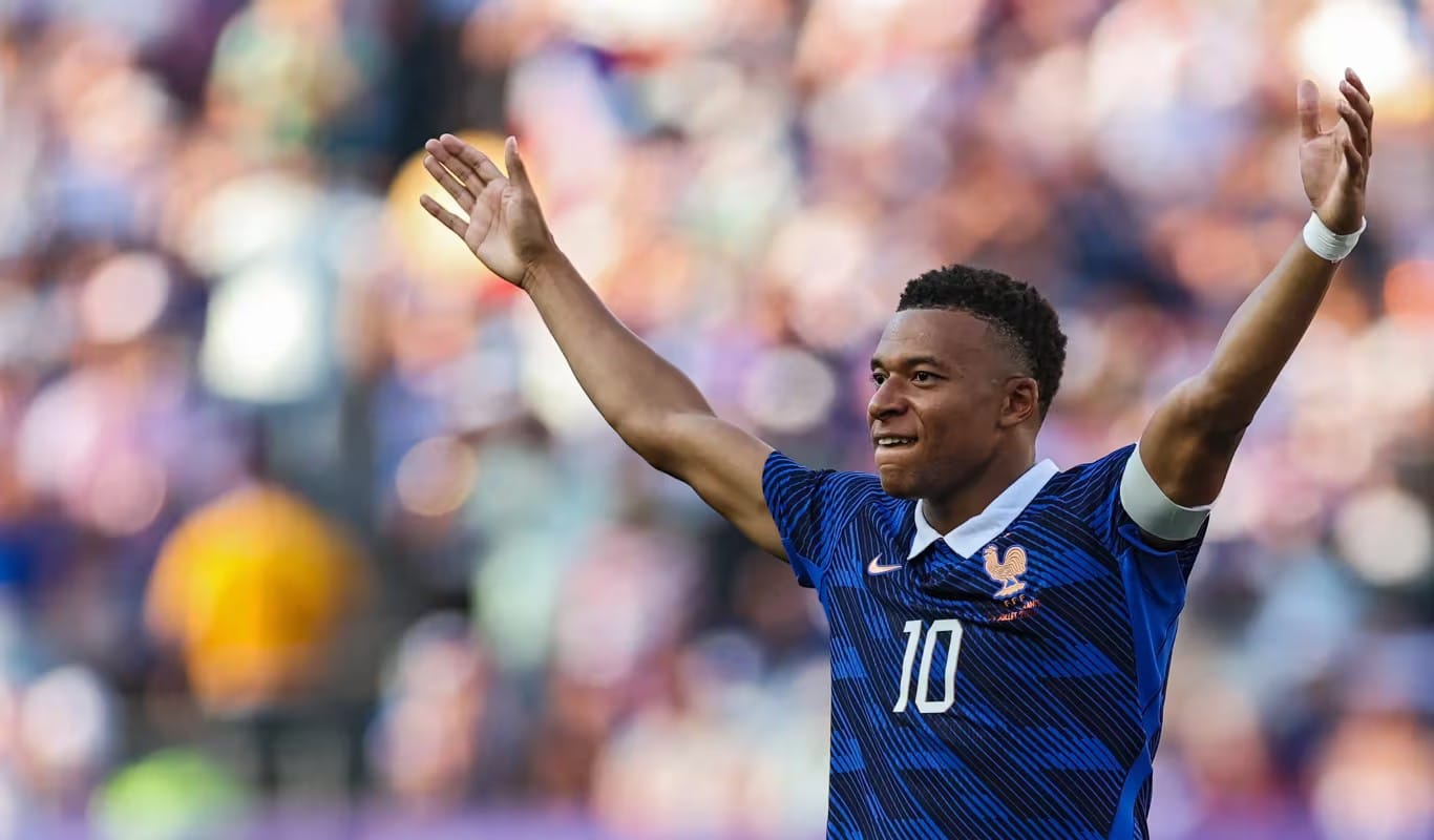 Dua Kali Berturut-turut, Mbappe Raih Sepatu Emas 