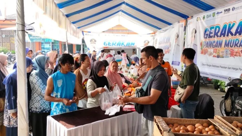 Jaga Daya Beli Masyarakat, Pemkab Indramayu Sukses Gelar GPM di Desa Plumbon