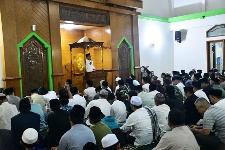 Safari Ramadan di Masjid Merci, Bupati Ajak Warga Perkuat Ibadah dan Kolaborasi Bangun Daerah